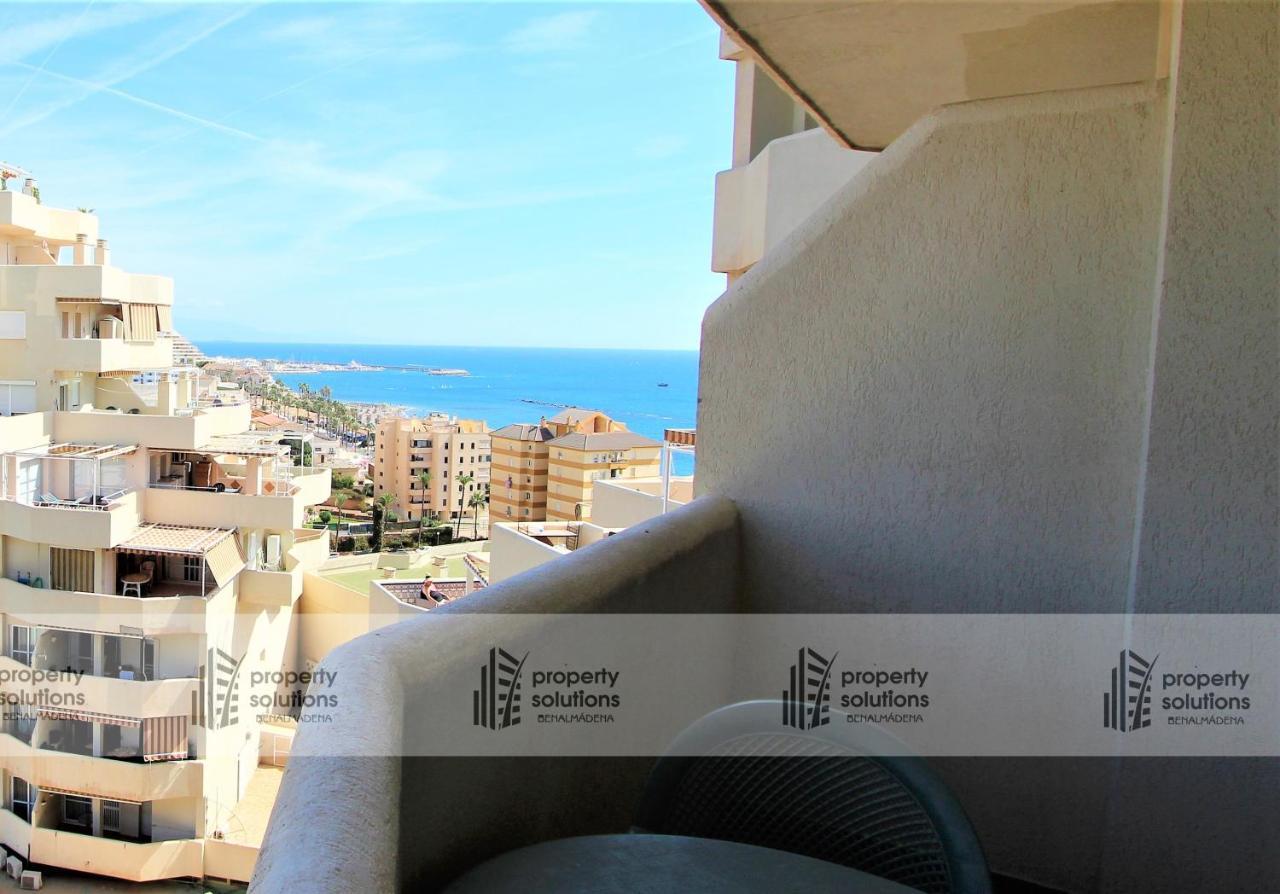 Benalbeach. Apartamento Con Vista Al Mar. Piscina Todo El Año. Primera Linea De Playa. Benalmádena